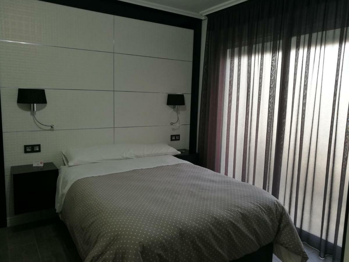 Apartamentos Las Palmeras Palma del Río Exterior foto